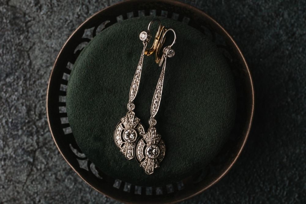 The Geometry of Romance: The Timeless Charm of the Old European Cut