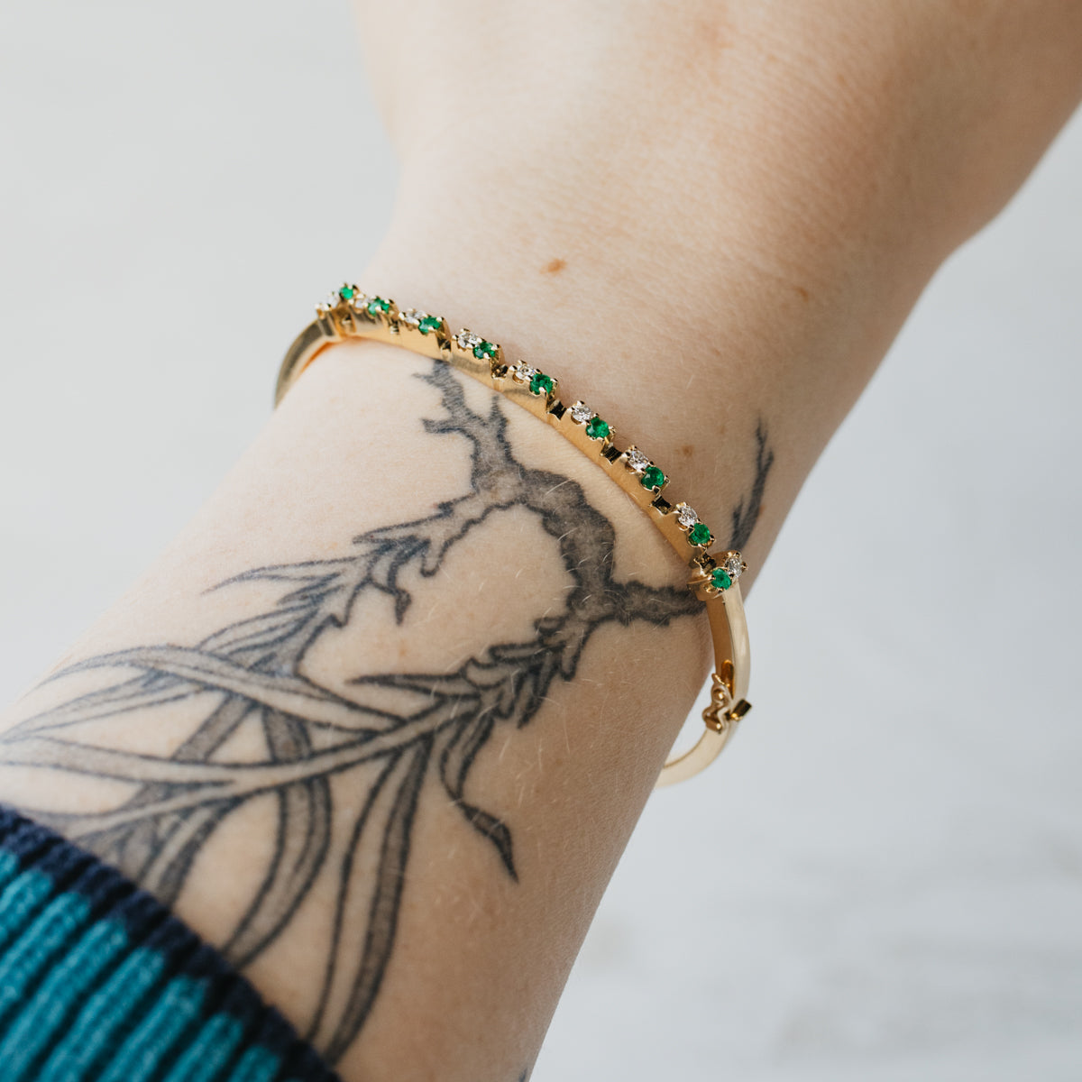 18K Yellow Gold Emerald & Diamond Bangle Bracelet