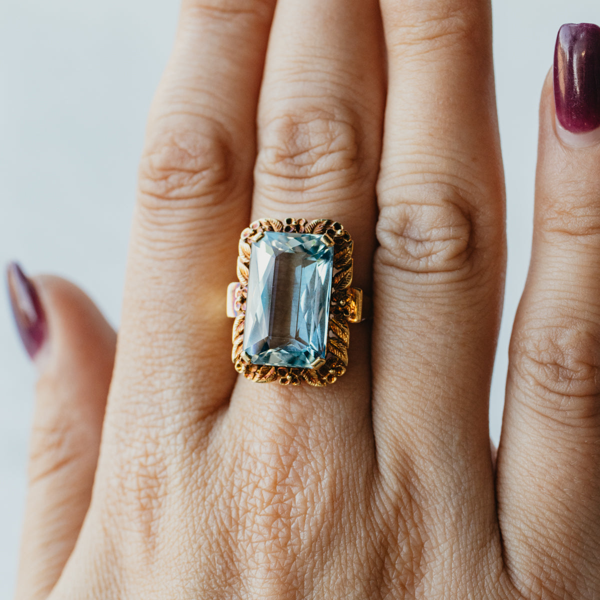 18K Yellow Gold 9.30ct Emerald-Cut Aquamarine Ring