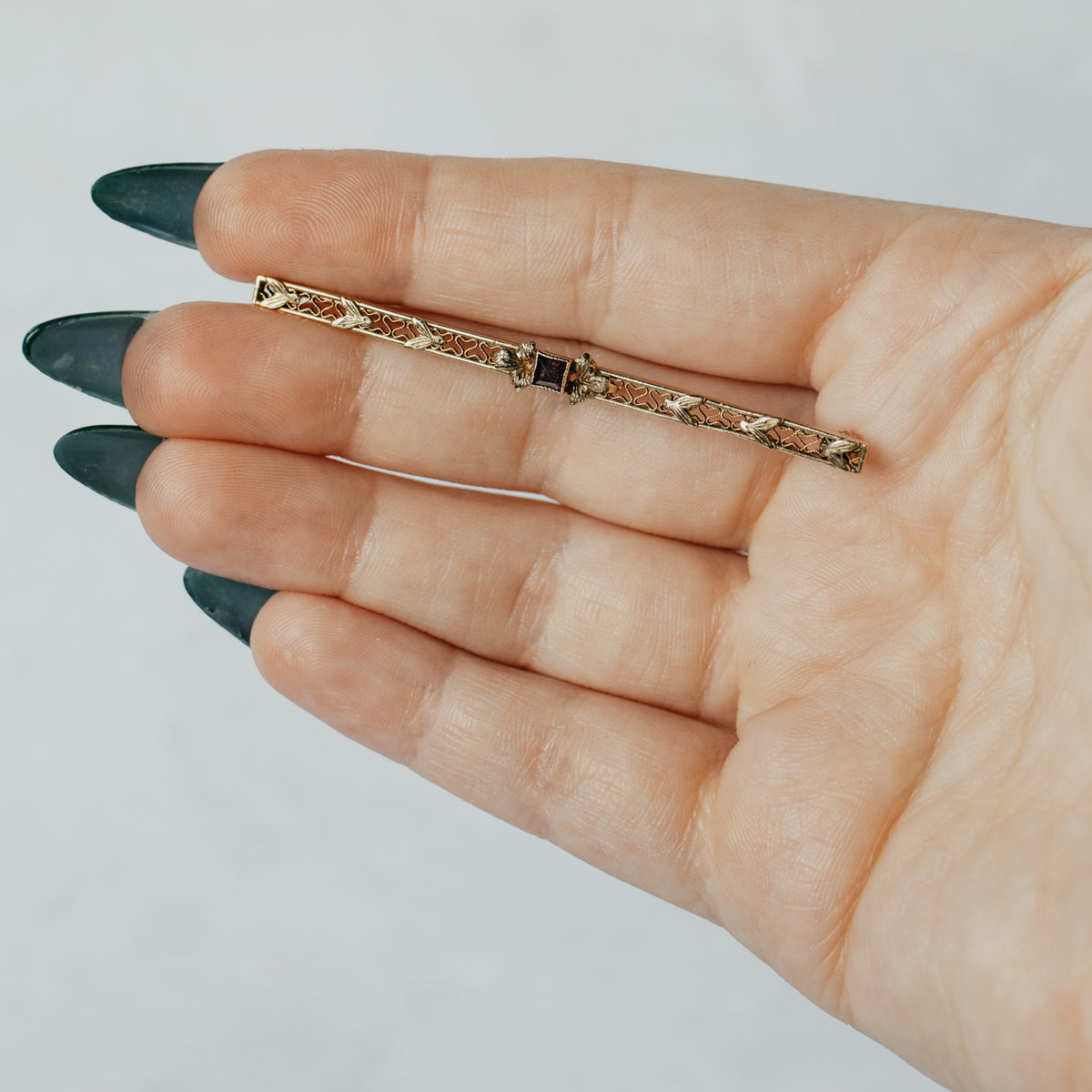 Art Deco Synthetic Amethyst & Yellow Gold Pin