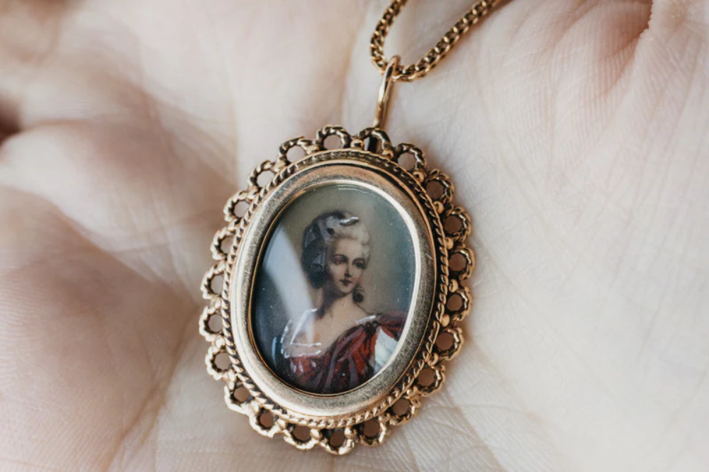 The Language of Sentimental Jewelry: Victorian & Edwardian Symbols