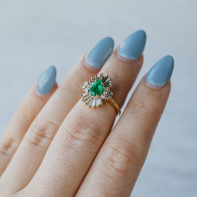18K Yellow Gold Pear Cut Emerald & Diamond Ring