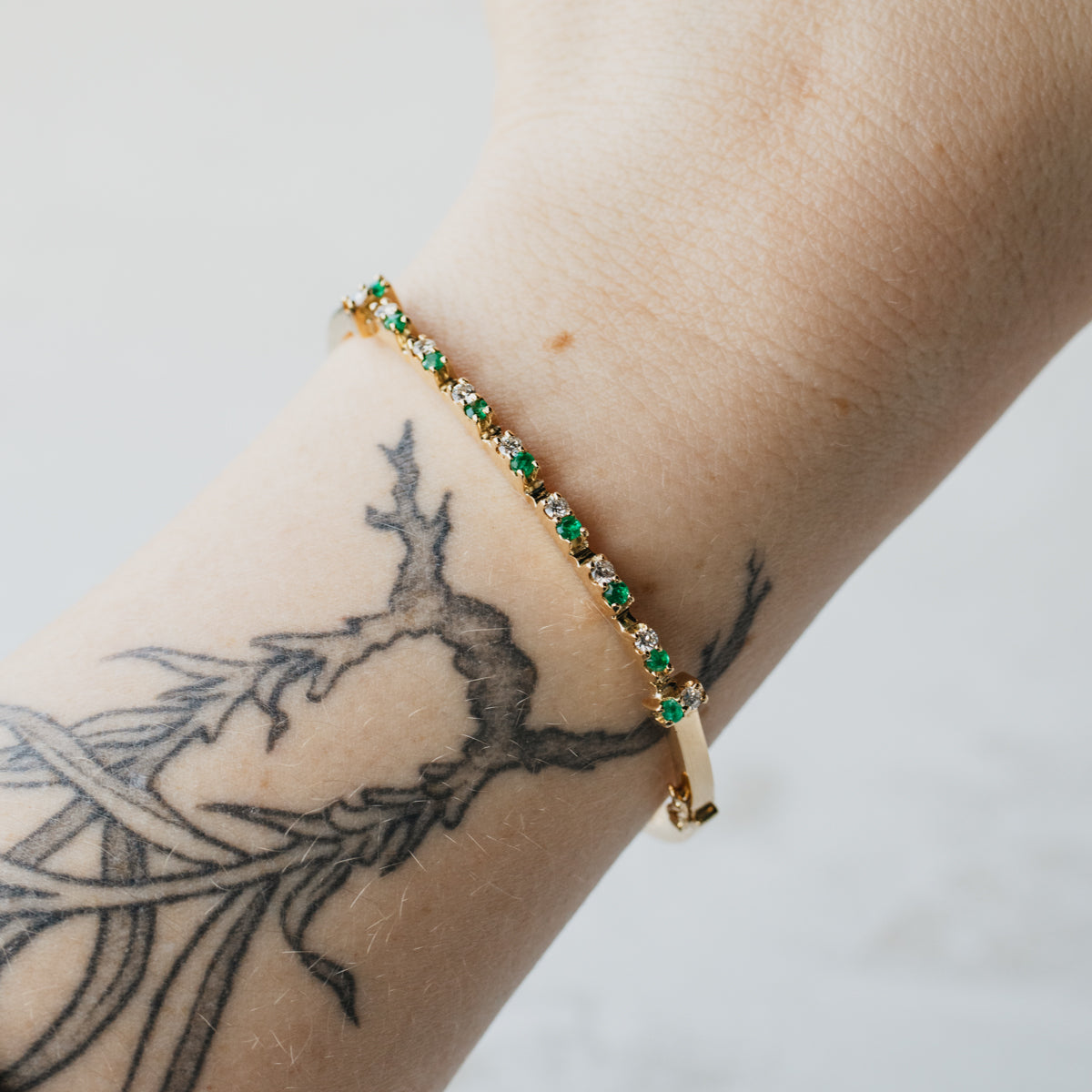 18K Yellow Gold Emerald & Diamond Bangle Bracelet