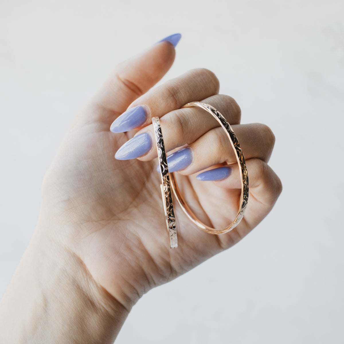 18K Yellow Gold High-Polish Engraved Hollow Hoop Earrings