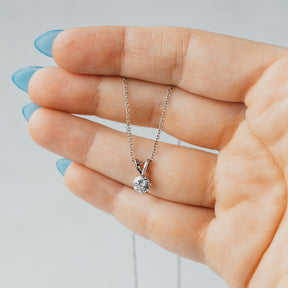 Classic Round Brilliant Diamond Pendant Necklace