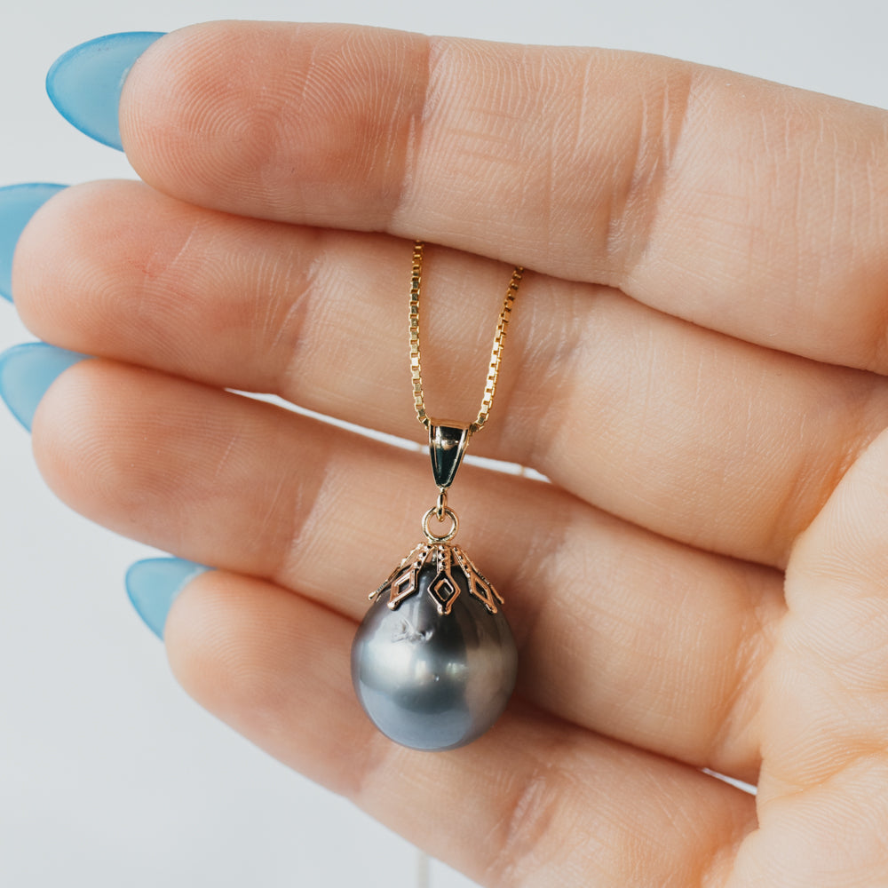 Tahitian Teardrop Pearl Pendant Necklace