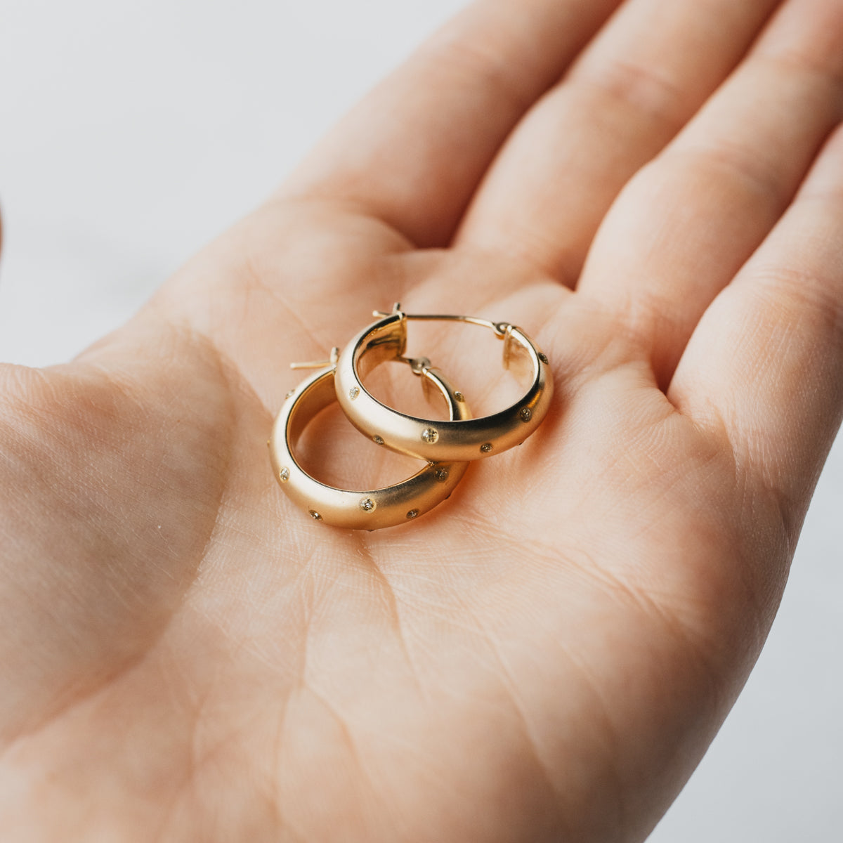 14K Yellow Gold Stippled Hollow Hoop Earrings