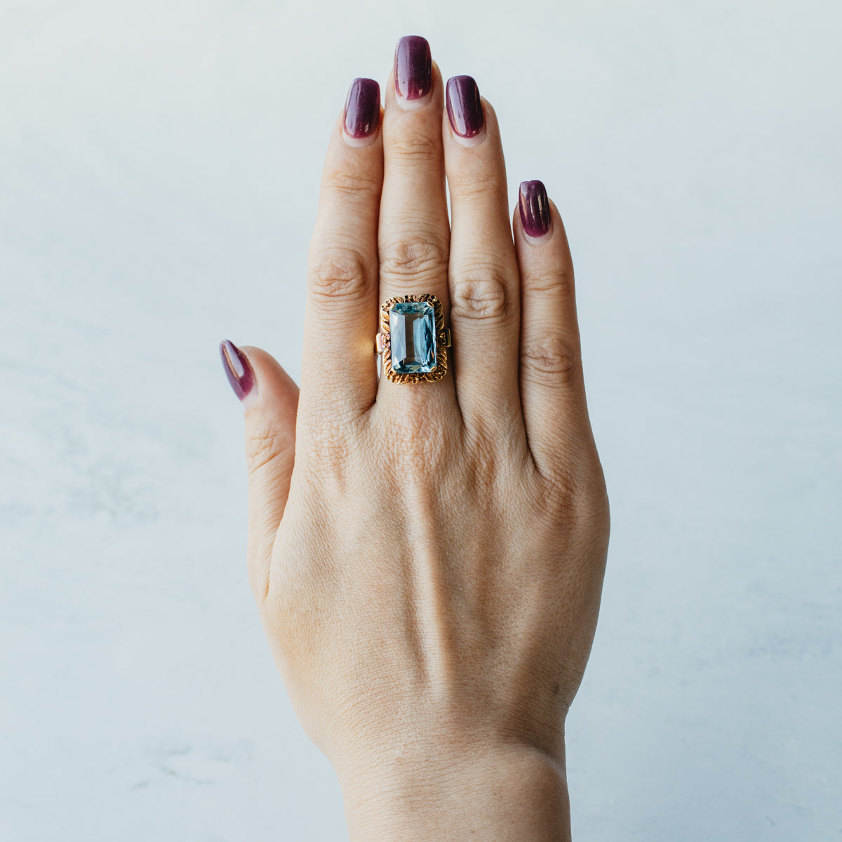 18K Yellow Gold 9.30ct Emerald-Cut Aquamarine Ring