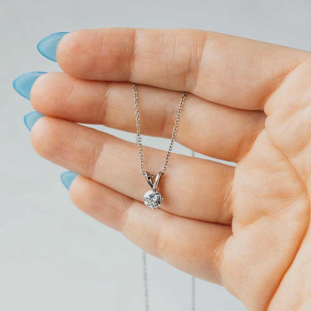 Platinum Round Brilliant Diamond Pendant Necklace