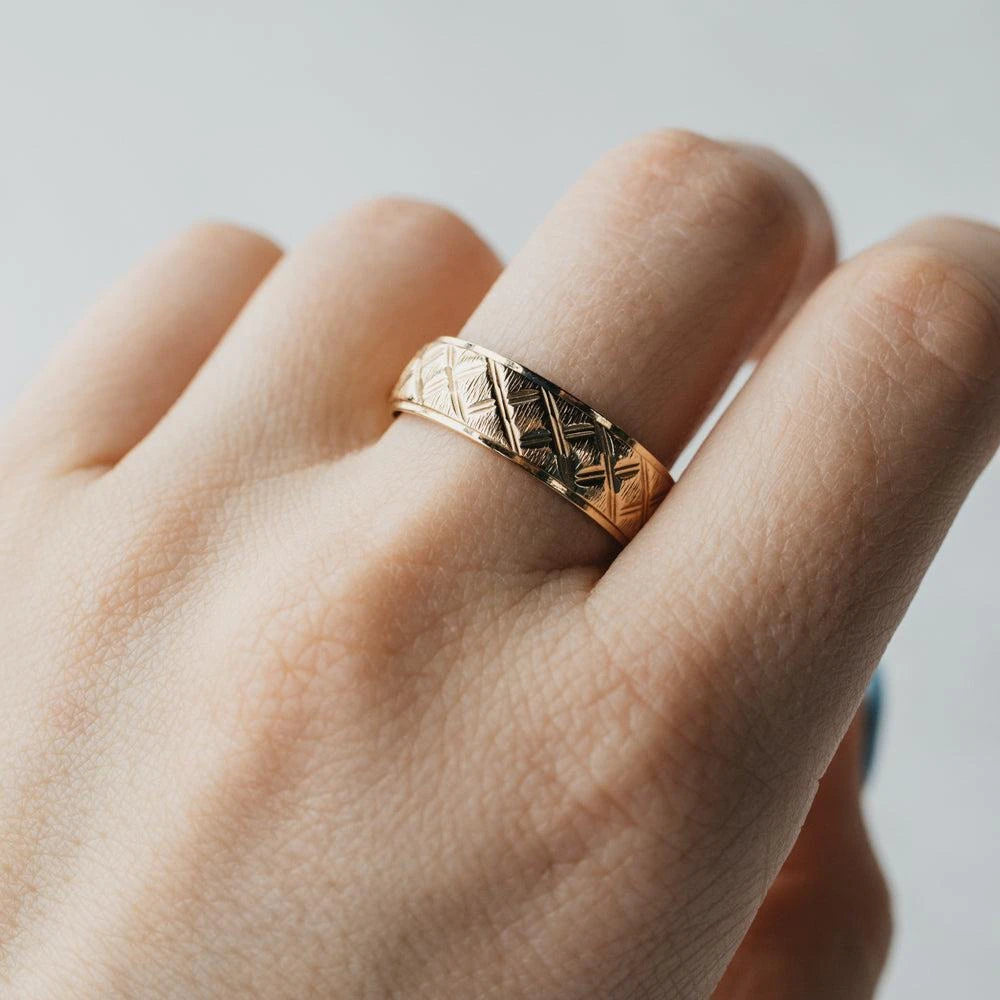 14k Yellow Gold Beveled Edge Etched Band