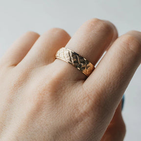 14k Yellow Gold Beveled Edge Etched Band