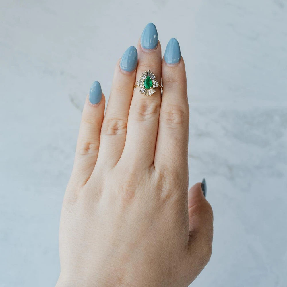 18K Yellow Gold Pear Cut Emerald & Diamond Ring