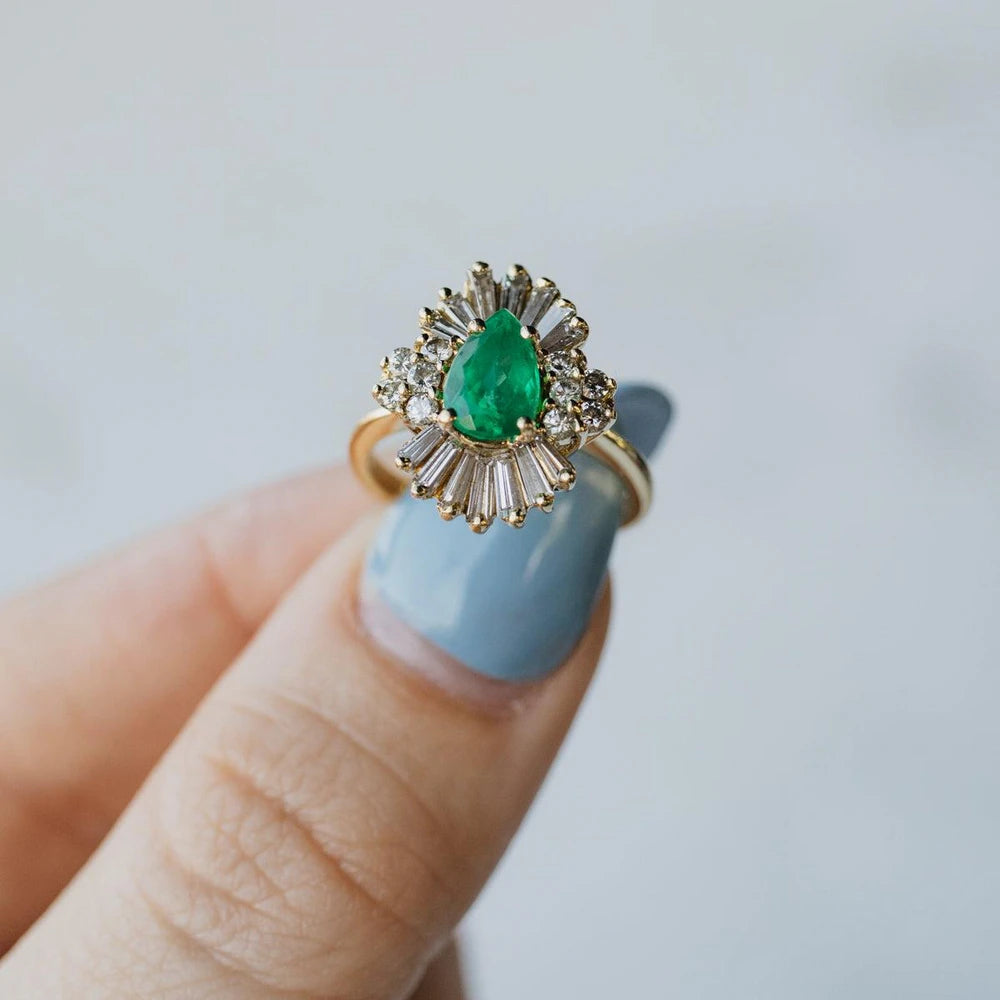 18K Yellow Gold Pear Cut Emerald & Diamond Ring