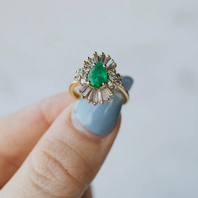 18K Yellow Gold Pear Cut Emerald & Diamond Ring