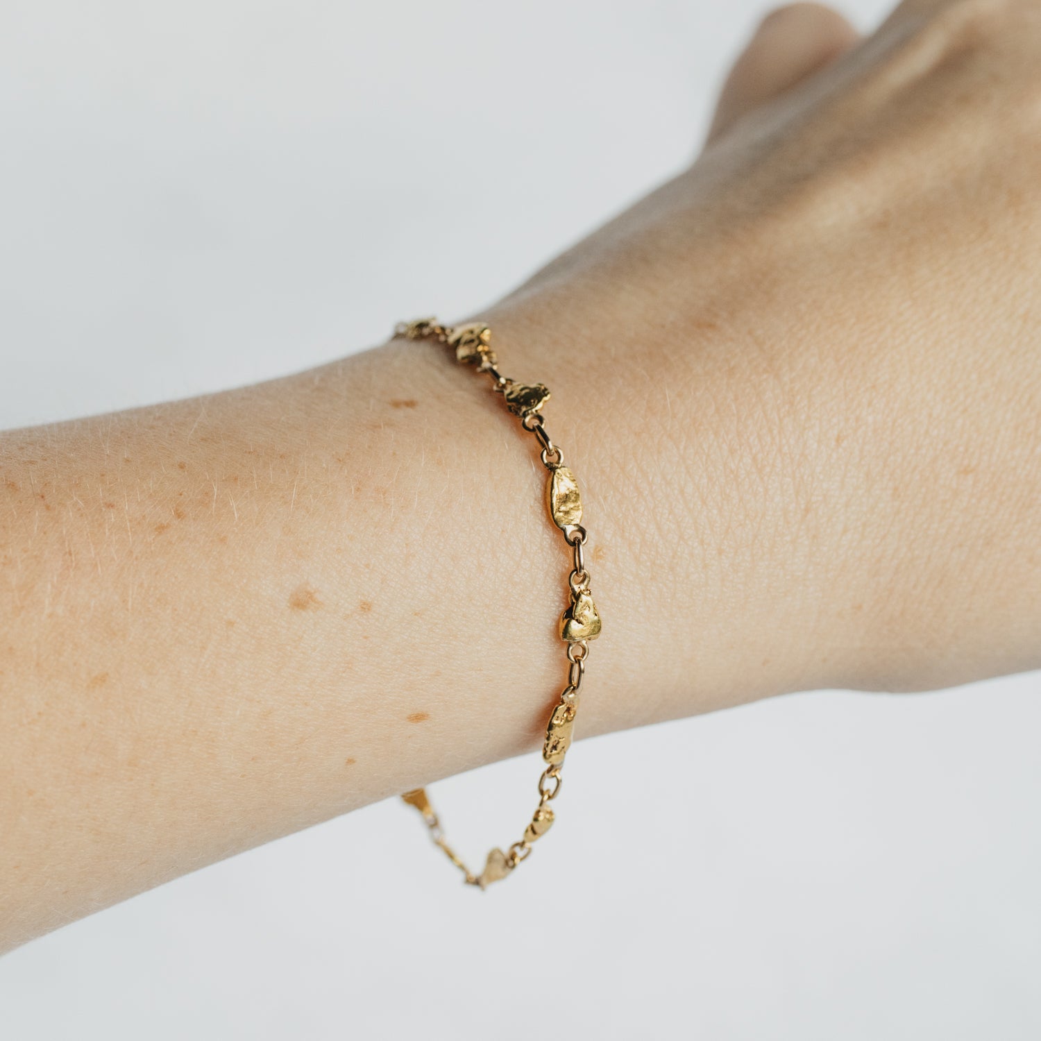 Knot Bracelet Gold Tone – Urbanitii